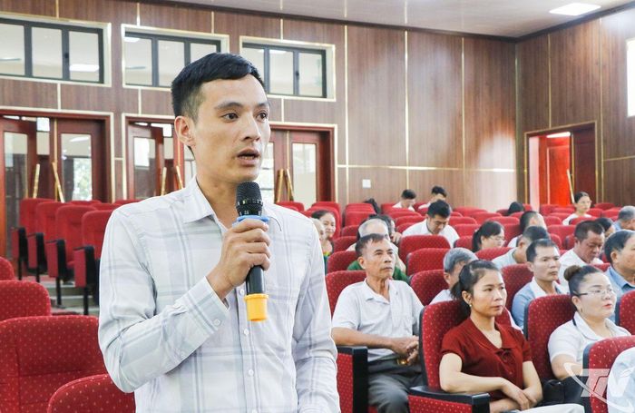 Cử tri xã Chợ Mới phát biểu.