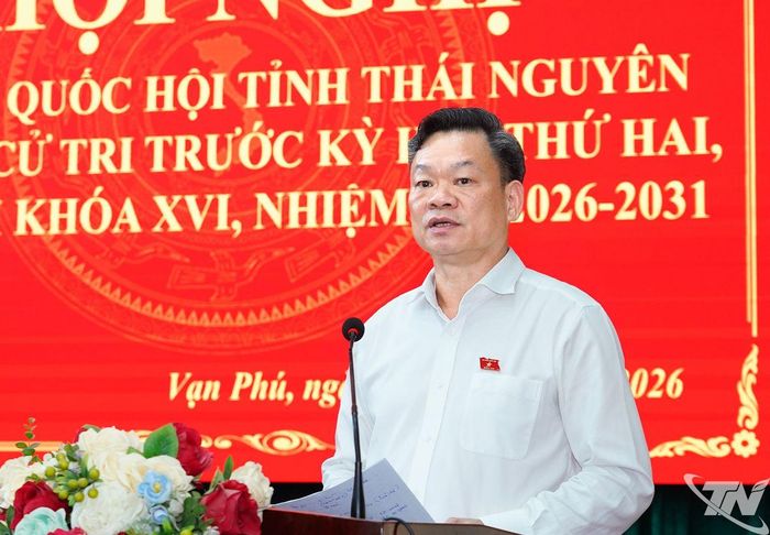 Đồng chí Hoàng Duy Chinh phát biểu tại buổi tiếp xúc.