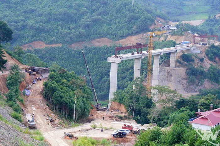 Hạng mục cầu Tà Han, xã Nam Cường đang được đẩy nhanh tiến độ thi công.