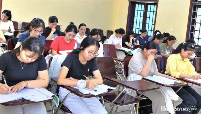 Một buổi học của tân sinh viên Trường ĐH Ngoại ngữ, ĐH Huế. Ảnh: H.Triều