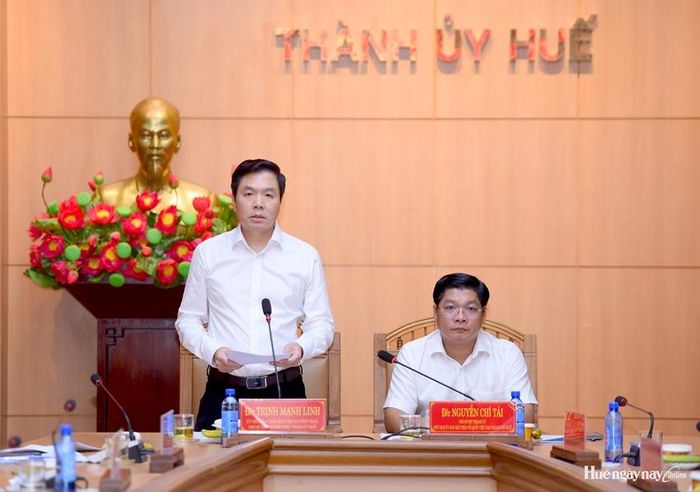 Đồng chí Trịnh Mạnh Linh, UVTW Đảng, Phó Bí thư Thường trực Thành ủy phát biểu chỉ đạo tại hội nghị. 