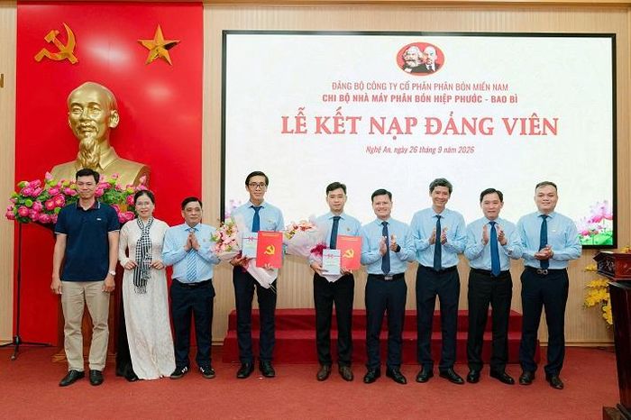Ông Lê Trần Chí và ông Nguyễn Văn Mến được kết nạp vào Đảng