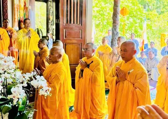 Môn đồ pháp quyến - Ảnh: Quảng Nguyện