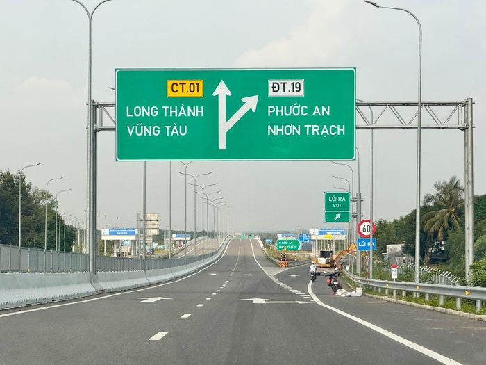 Hiện tại tuyến đang thi công dọn dẹp những hạng mục cuối.