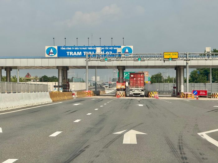 Ngay khi bắt đầu khai thác toàn tuyến, chủ đầu tư sẽ cho thu phí toàn tuyến, đồng bộ.