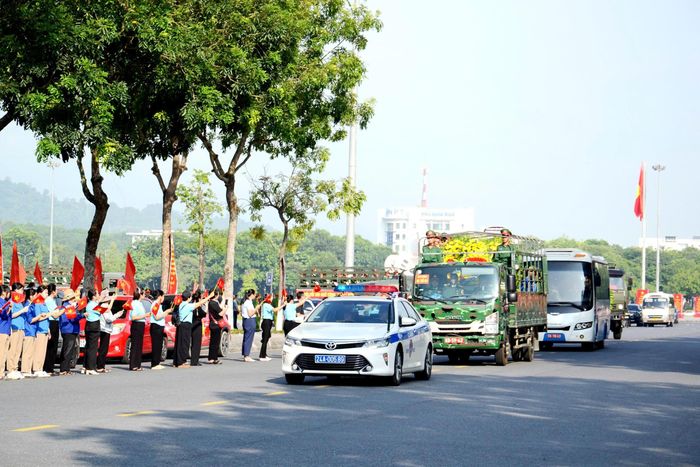 Sau lễ truy điệu sáng 30/9, 71 hài cốt liệt sĩ được đưa về an táng tại Nghĩa trang liệt sĩ xã Bảo Thắng và Nghĩa trang liệt sĩ phường Cam Đường