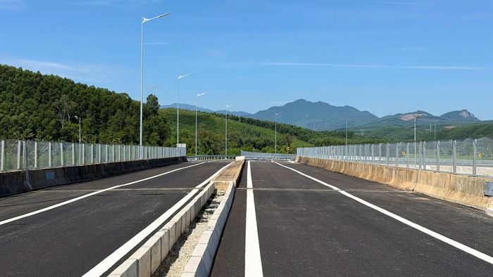 Đến thời điểm hiện tại, các cầu vượt của nút giao đã hoàn thành, toàn tuyến đã được thảm nhựa, lắp dựng dải phân cách, đèn chiếu sáng, sơn vạch kẻ đường, lắp đặt biển báo, chỉ dẫn giao thông và rào chống vật rơi bảo vệ tuyến chính, quốc lộ 1 và đường sắt Bắc - Nam.