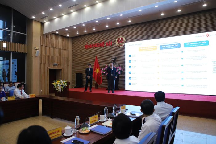 Đơn vị xây dựng và phát triển nền tảng giới thiệu các tính năng, cách thức khai thác dữ liệu từ hệ thống.