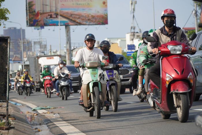 Khi hoàn thành, hai tuyến gom sẽ tăng năng lực khai thác cho trục Trần Xuân Soạn - Nguyễn Hữu Thọ, đồng thời tạo lối đi thuận tiện cho người dân sống ven Kênh Tẻ di chuyển về hướng Nhà Bè (cũ) hoặc vào trung tâm TP.HCM, thay vì phải qua các hẻm nhỏ.