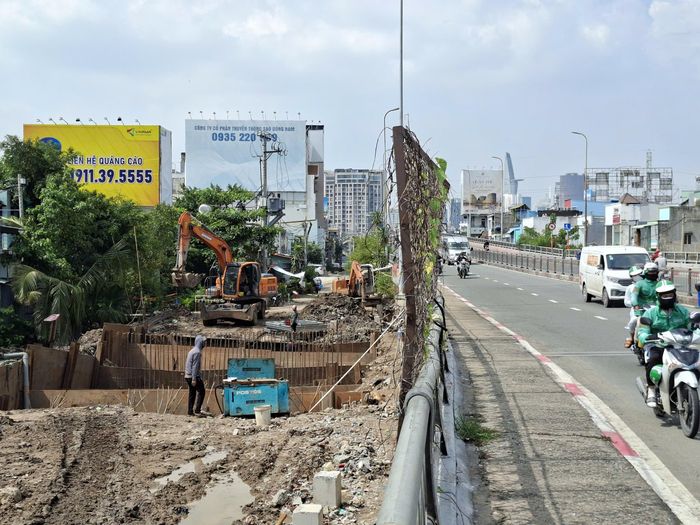 Đến nay, dự án đạt hơn 60% khối lượng. Nhà thầu đang tăng cường máy móc, nhân lực để đẩy nhanh tiến độ, phấn đấu hoàn thành vào cuối năm 2026.