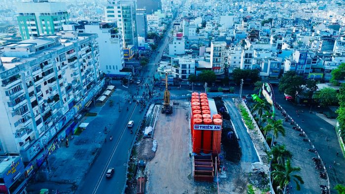 Tuyến Metro số 2 (Bến Thành - Tham Lương) đang thi công.