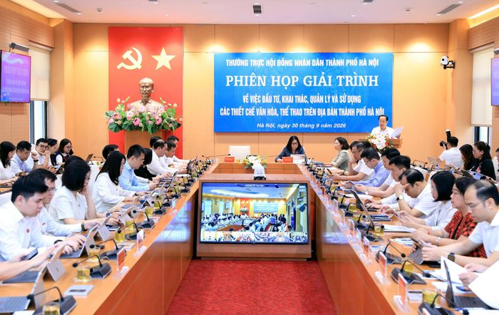 Quang cảnh phiên giải trình.
