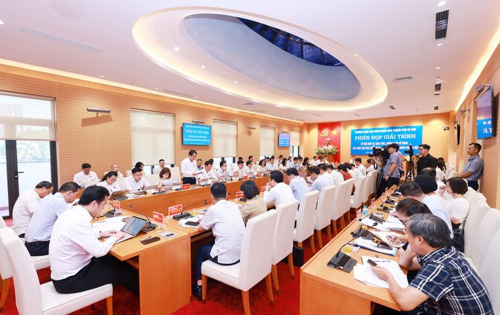 Toàn cảnh phiên giải trình.