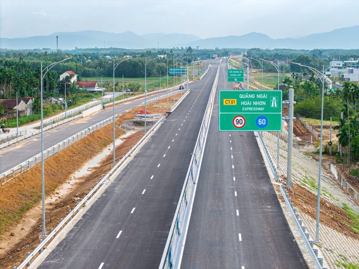 Cao tốc Bắc - Nam đoạn Quảng Ngãi - Hoài Nhơn đã được đưa vào khai thác với quy mô 4 làn xe.