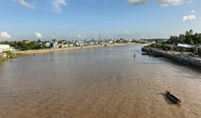 Sông Mang Thít có chiều dài gần 47km, qua địa bàn tỉnh Vĩnh Long.