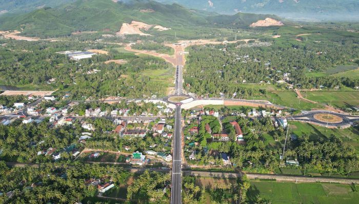 Việc thu hồi đất nhằm phục vụ các dự án giao thông, tái định cư, hạ tầng cụm công nghiệp, đô thị, du lịch và các công trình dân sinh trên địa bàn.
