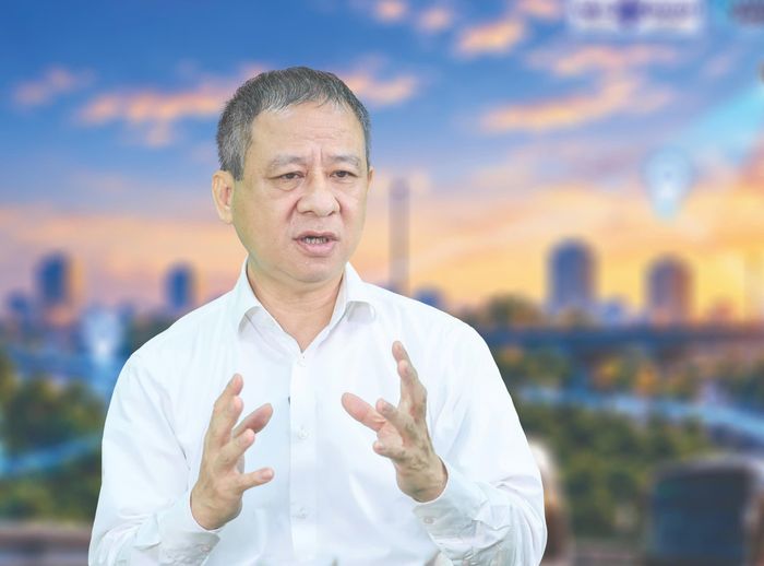 Ông Nguyễn Công Hùng, Phó Chủ tịch Hiệp hội Vận tải ô tô Việt Nam trao đổi tại tọa đàm.