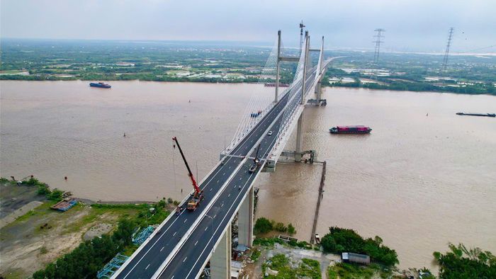Việc tính toán, gia cường khả năng chịu lực của xe đúc và lựa chọn biện pháp thi công phù hợp với điều kiện thực tế, công nghệ hiện tại để hoàn thành dự án trong 15 tháng là một thách thức rất lớn.