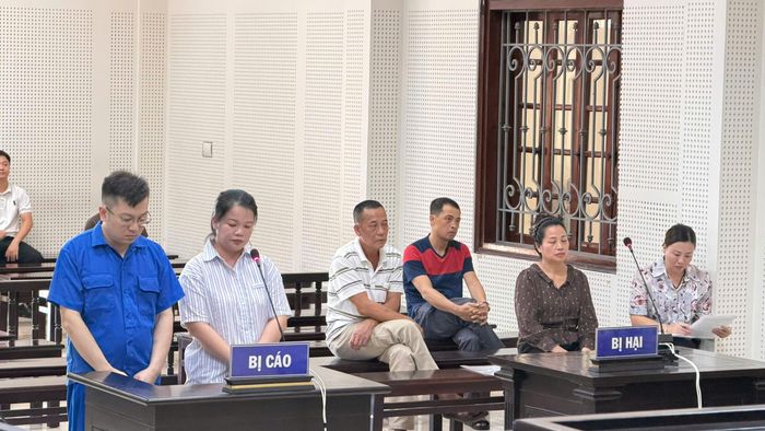 Vợ Trần Thị Lan và chồng Nguyễn Công Thành tại tòa. (Ảnh: Trang Vân).