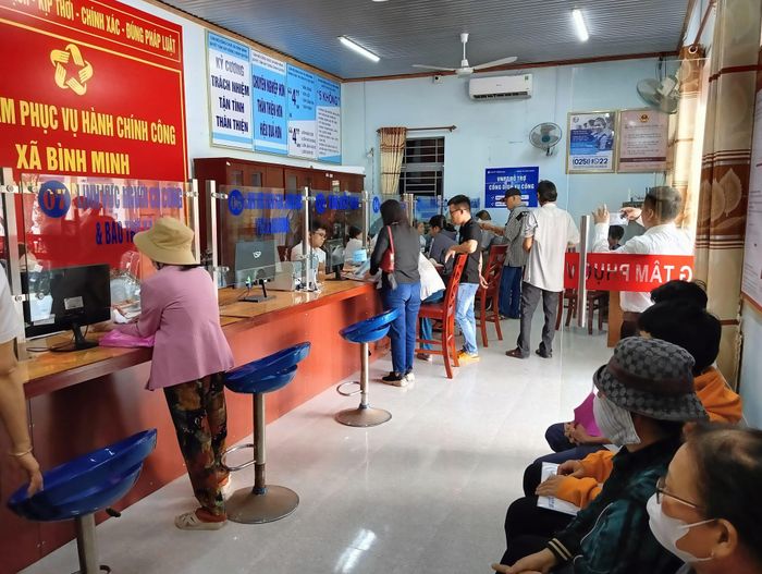 Người dân được tiếp nhận hồ sơ, phục vụ nhanh, hiệu quả.