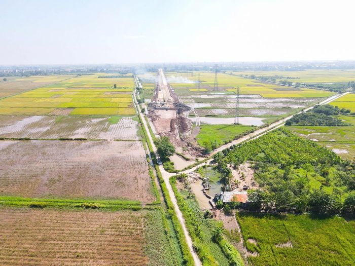 Ông Hiếu cũng cho hay hiện dự án vẫn gặp 2 vướng mắc lớn ảnh hưởng đến tiến độ là mặt bằng chưa có 100% và vật liệu xây dựng khan hiếm, có nhiều loại tăng giá cao.