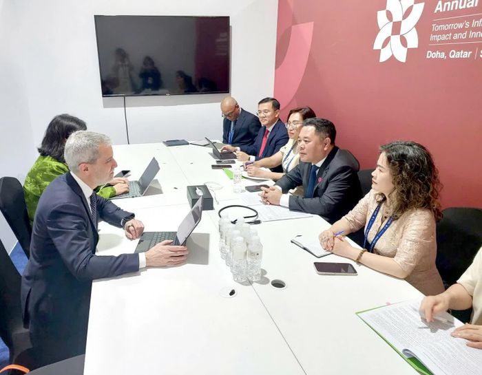 Buổi làm việc với ông Gustavo De Rosa - Giám đốc Tài chính AIIB. Ảnh: Vũ Khuê