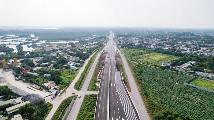 Toàn tuyến cao tốc Bến Lức - Long Thành có tổng chiều dài gần 58km. Ảnh: Văn Dũng