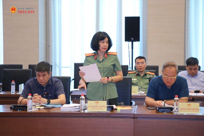 Phó Cục trưởng Cục Pháp chế và cải cách hành chính, tư pháp (Bộ Công an), Đại tá Lê Thị Hồng Thương phát biểu. Ảnh: Đắc Trường