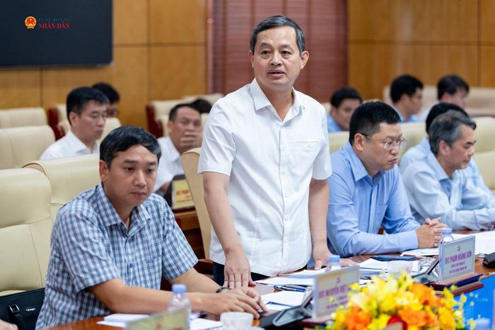 Phó Bí thư Thành ủy, Chủ tịch UBND Thành phố Bắc Ninh Phạm Hoàng Sơn phát biểu tại Hội nghị