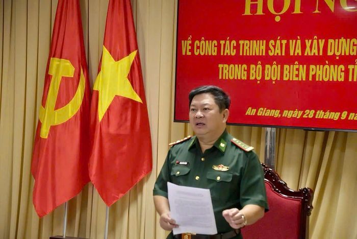 Chỉ huy trưởng BĐBP tỉnh An Giang, Đại tá Phạm Văn Thắng phát biểu chỉ đạo định hướng nhiệm vụ công tác trinh sát tại hội nghị. Ảnh: BĐBP An Giang cung cấp