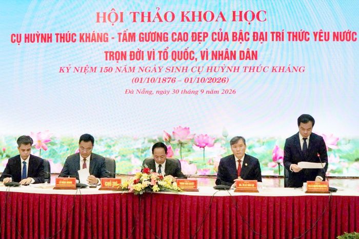 Các đại biểu dự Hội thảo khoa học “Cụ Huỳnh Thúc Kháng - Tấm gương cao đẹp của bậc đại trí thức yêu nước, trọn đời vì Tổ quốc, vì nhân dân”