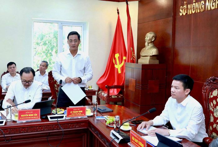 Giám đốc Sở Nông nghiệp và Môi trường Hà Nội Lê Thanh Nam báo cáo. Ảnh: Tùng Nguyễn.