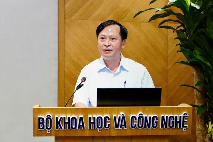 Cục trưởng Cục Đổi mới sáng tạo Nguyễn Mai Dương trao đổi tại buổi họp báo. Ảnh: Hải Dương