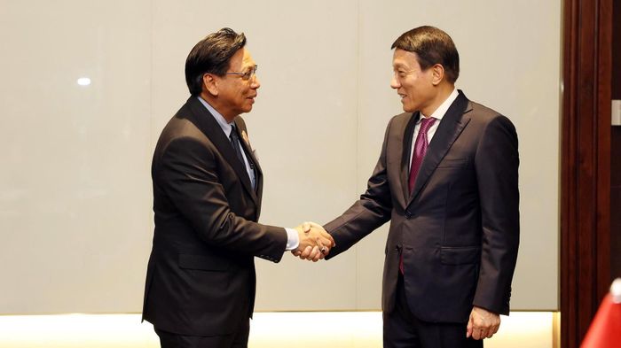 Bộ trưởng Lương Tam Quang và ngài Dato Seri Setia Awang Haji Sufian bin Haji Sabtu.