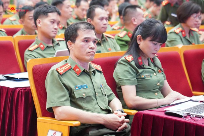 Các đại biểu tham dự chương trình.