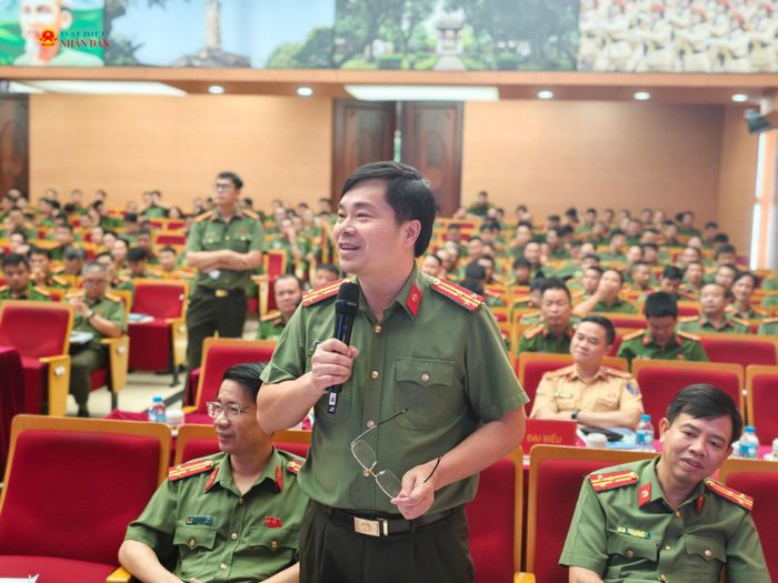 Các đại biểu đặt câu hỏi trao đổi trong khuôn khổ tọa đàm.