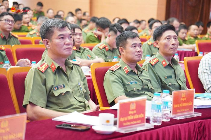 Đại diện các đơn vị tham dự tọa đàm.