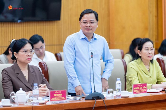 Phó Chủ tịch Ủy ban Trung ương Mặt trận Tổ quốc Việt Nam, Chủ tịch Tổng Liên đoàn Lao động Việt Nam Nguyễn Anh Tuấn phát biểu tại hội nghị