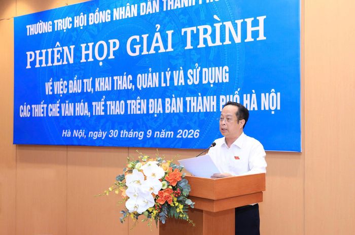 Phó Chủ tịch Thường trực HĐND thành phố Trần Thế Cương phát biểu chỉ đạo tại phiên giải trình. Ảnh: Lê Hải
