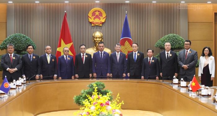 Thủ tướng Lê Minh Hưng tiếp đoàn lãnh đạo cơ quan thực thi pháp luật các nước ASEAN. Ảnh: VGP