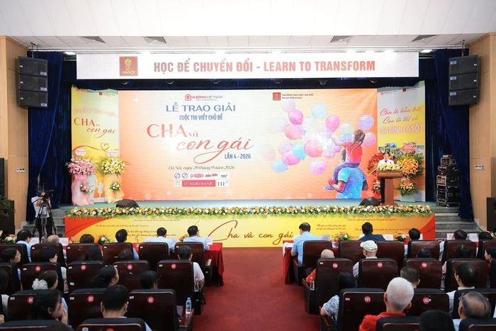 Lễ trao giải Cuộc thi viết với chủ đề “Cha và con gái”.