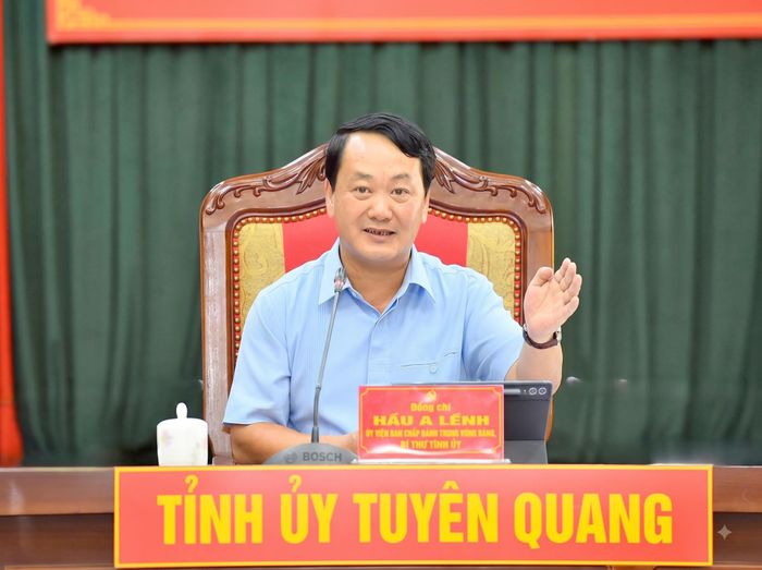 Bí thư Tỉnh ủy Tuyên Quang Hầu A Lềnh phát biểu tại hội nghị.