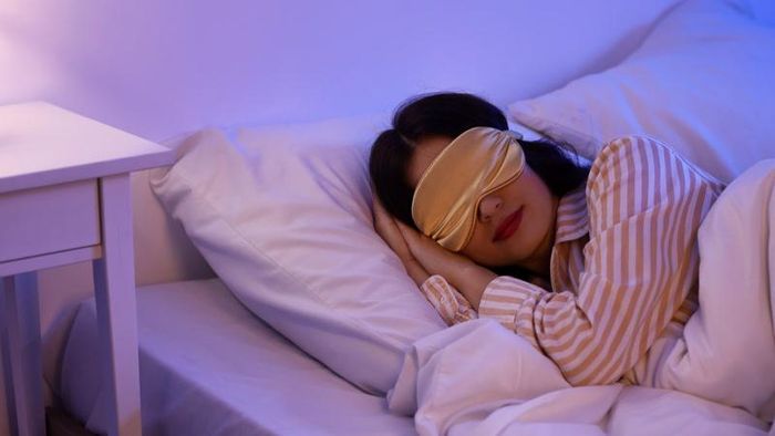 Ngủ đủ và đúng giờ hỗ trợ hệ tiêu hóa hoạt động ổn định