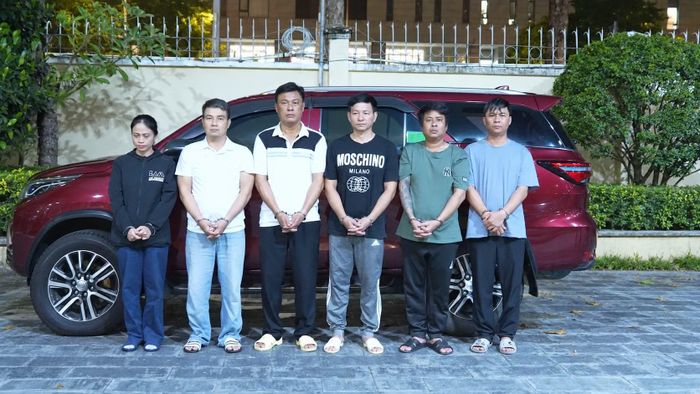  Các bị can nhận đòi nợ thuê để hưởng phần trăm trên số tiền thu được. 