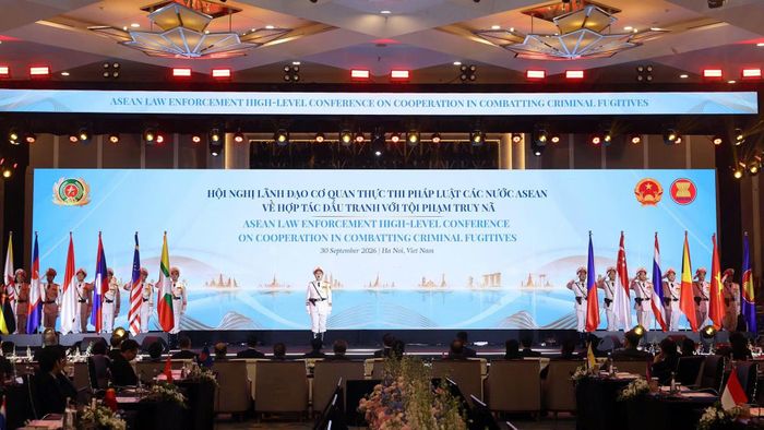 Nghi lễ rước cờ các nước ASEAN tại hội nghị.
