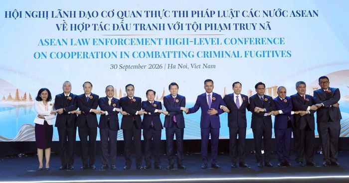 Bộ trưởng Lương Tam Quang với đại diện trưởng đoàn các nước tham dự hội nghị.