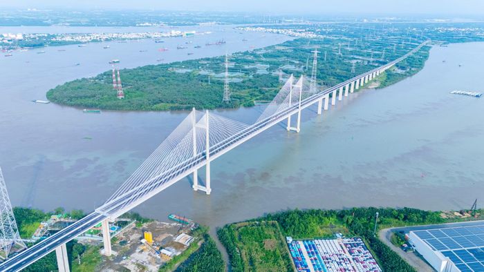 Cầu Bình Khánh - một trong 2 cây cầu trọng điểm trên tuyến cao tốc Bến Lức - Long Thành.