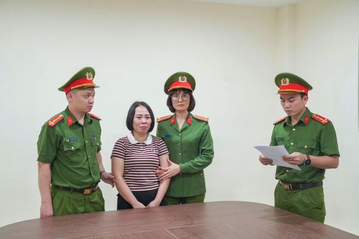 Đối tượng Hoàng Thị Xuân Hòa, Kế toán Trường Phổ thông Dân tộc nội trú THCS và THPT Yên Lập bị khởi tố.