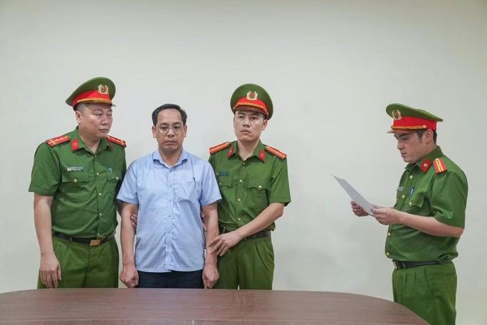 Cơ quan Công an bắt tạm giam Trần Thu Đông, Hiệu trưởng Trường Phổ thông Dân tộc nội trú THCS và THPT Yên Lập.