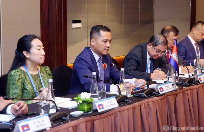 Phó Thủ tướng, Bộ trưởng Bộ Nội vụ Campuchia Sar Sokha đánh giá cao quan hệ hữu nghị, hợp tác ngày càng chặt chẽ, hiệu quả giữa Bộ Nội vụ Campuchia và Bộ Công an Việt Nam.